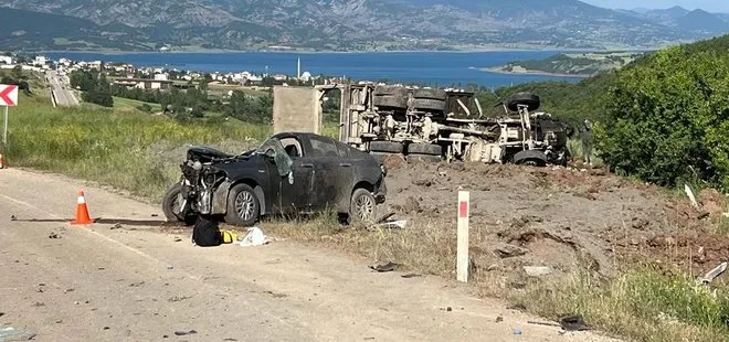 Tokat’ta otomobil ile kamyon kafa kafaya çarpıştı: 3 ölü, 2 ağır yaralı