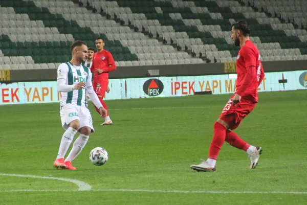 Yeşil sahada güzel görüntüler! Maçtaki sakatlık tedavisi sırasında futbolcular oruçlarını açtılar - 3