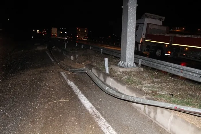 Kontrolden çıkan TIR refüjde asılı kaldı! Sürücü 153 promil alkollü çıktı - 2