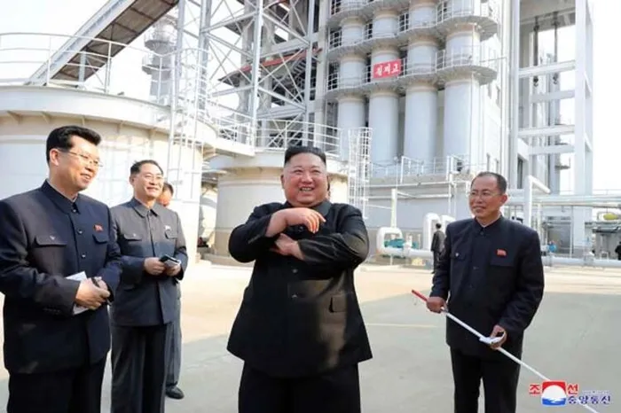 Öldüğü iddia edilen Kuzey Kore Lideri Kim Jong-un fabrika açılışına katıldı - 1