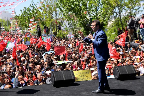ekrem-imamoglu-adiyamanda-terorden-tutuklu-selahattin-demirtasa-selam-cakti-onun-adaletini-diliyoruz-1683152312288.jpg Ekrem İmamoğlu Adıyaman'da terörden tutuklu Selahattin Demirtaş’a selam çaktı: Onun adaletini diliyoruz - 4