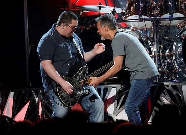 Dünyaca ünlü gitarist Eddie Van Halen hayatını kaybetti - 1