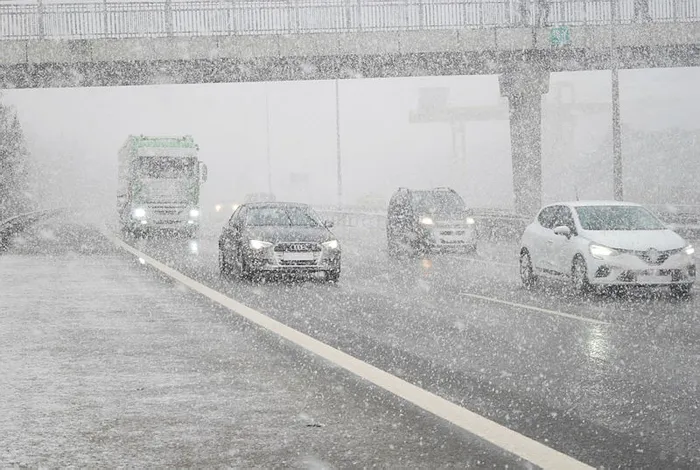 Meteoroloji peş peşe uyarmıştı! Aybar kar fırtınası İstanbul'u beyaza bürüdü! | İstanbul'da kar yağışı ne kadar sürecek? İşte son dakika kar haberleri - 8