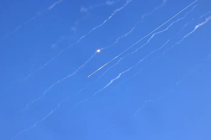 1750313903016.jpeg İran'ın füzeleri Demir Kubbe'yi aşıyor (AHABER ARŞİV)