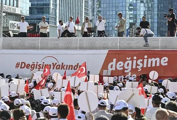 Ekrem İmamoğlu’nun genel başkanlık sevdası! İstanbul’u unuttu! 50 günde 200 toplantı planlayıp yapıyor