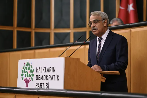 HDP Eş Genel Başkanı Mithat Sancar cumhurbaşkanı adayını tarif etti: LGBT’yi destekleyecek! 6’lı masaya çağrı