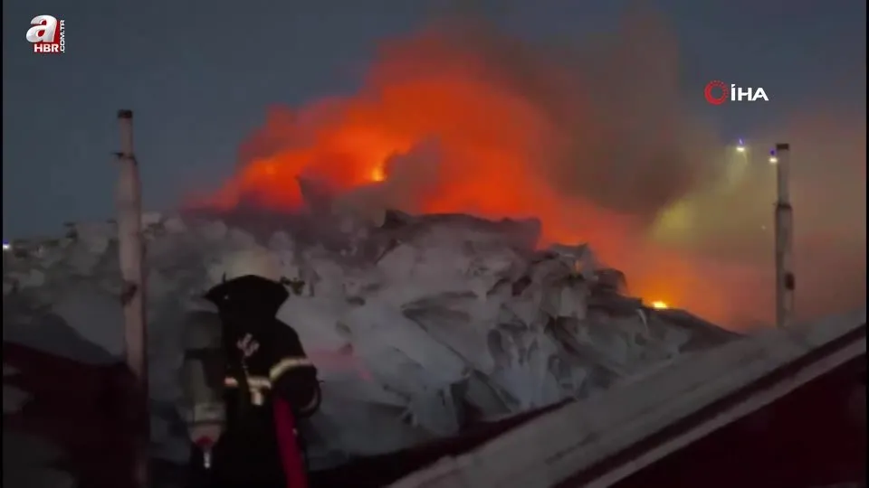Kahramanmaraş’ta geri dönüşüm tesisinde yangın!