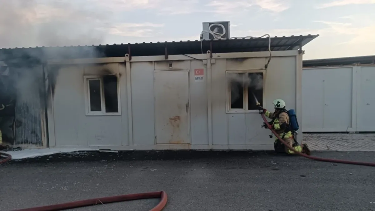 Kahramanmaraş'ta 15 derslik konteyner okulunda yangın! 4 sınıf hasar aldı