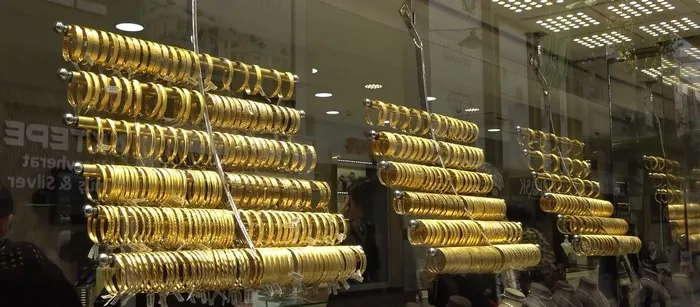 doviz-yatirimcilari-yon-mu-degistirdi-guvenli-liman-altin-yine-rekorlar-kiriyor-1760988521101.jpg FOTOĞRAF: İHA