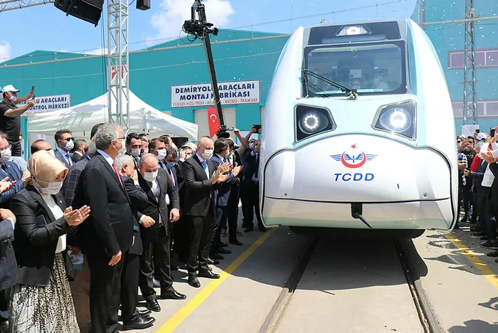 Son dakika: Türkiye’nin ilk yerli ve milli elektrikli treni raylara indi: İlk sürüşü Başkan Erdoğan yapacak! A Haber yerinde görüntüledi