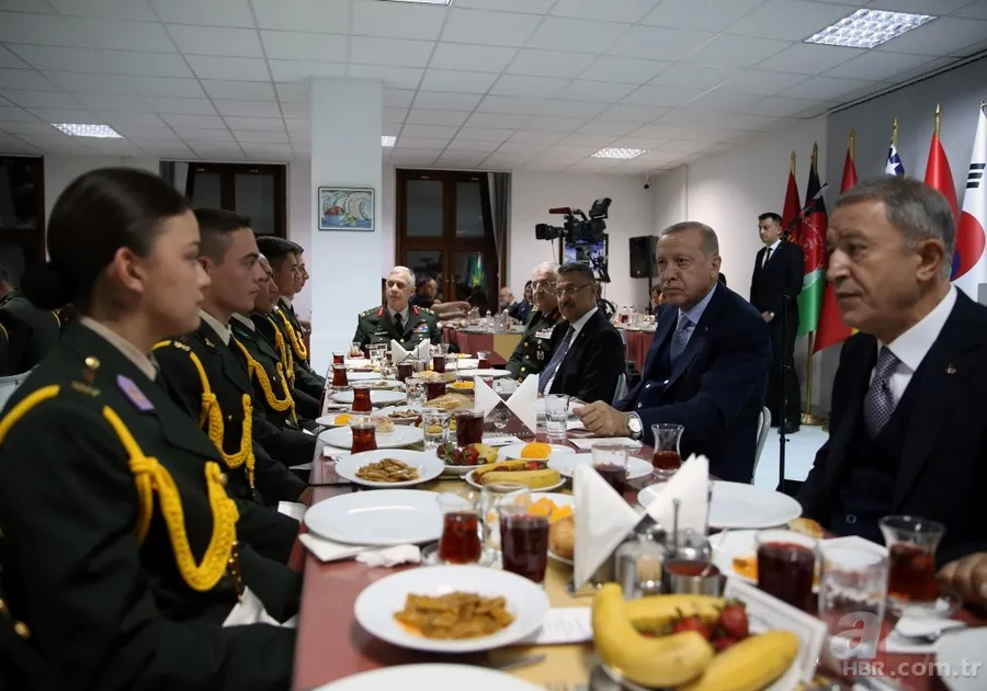 Başkan Erdoğan, Milli Savunma Üniversitesi öğrencileriyle iftar yaptı 4