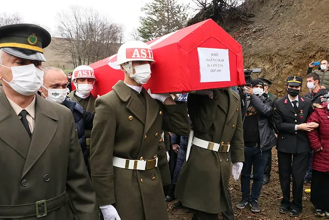 Şehit Uzman Çavuş Aygün Çakar son yolculuğuna uğurlandı - 1