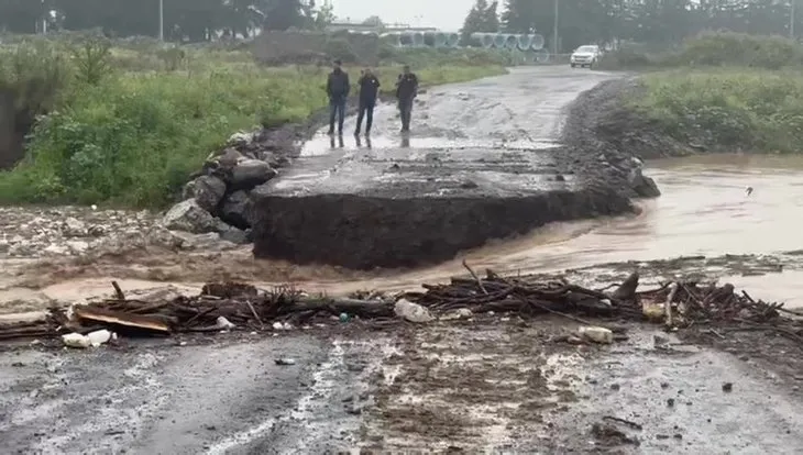 Sağanak yağış Düzce'de hayatı felç etti! Batı Karadeniz'de sel ve heyelan tehlikesi