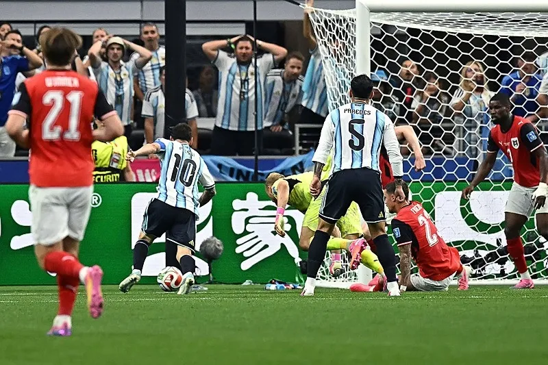 Dünya Kupası'nda tarihi gece! Messi coştu Arjantin Avusturya'yı iki golle geçti - 1