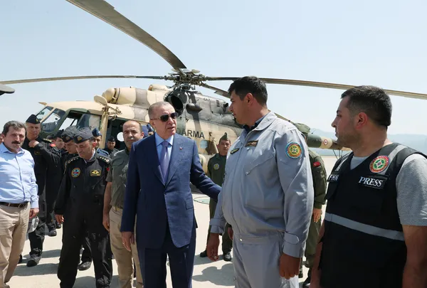 son-dakika-baskan-erdogan-yangin-bolgesinde-bakanlardan-marmaristeki-yanginla-ilgili-bilgi-aldi-1656063199532.jpg Son dakika: Başkan Erdoğan yangın bölgesinde! Bakanlardan Marmaris'teki yangınla ilgili bilgi aldı - 6
