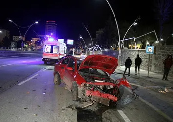 Ehliyetsiz sürücü dehşet saçtı: 2 kişi yaralandı