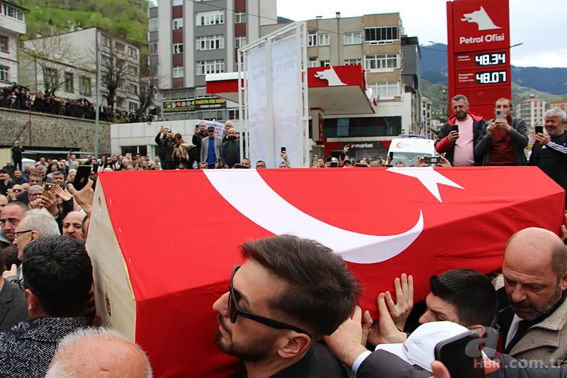 Vasiyeti yerine getirildi! Volkan Konak memleketinde son yolculuğuna uğurlandı 6