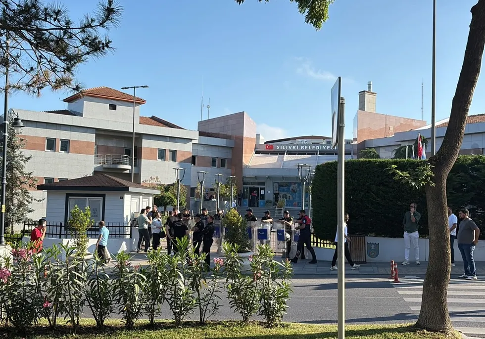 CHP'li Silivri Belediyesi'ne yolsuzluk operasyonu! Belediye Başkanı Bora Balcıoğlu gözaltında - 5