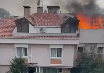 Maltepe’de çatı katı alev alev yandı: Kısa süreli panik yaşandı