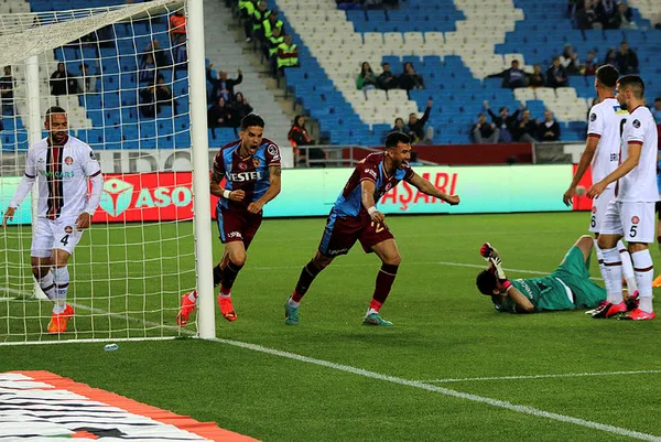 trabzonspordan-fatih-karagumruke-farkli-tarife-4-1-mac-sonucu-ozet-1684784844434.jpg Trabzonspor’dan Fatih Karagümrük’e farklı tarife: 4-1 (MAÇ SONUCU) - 6