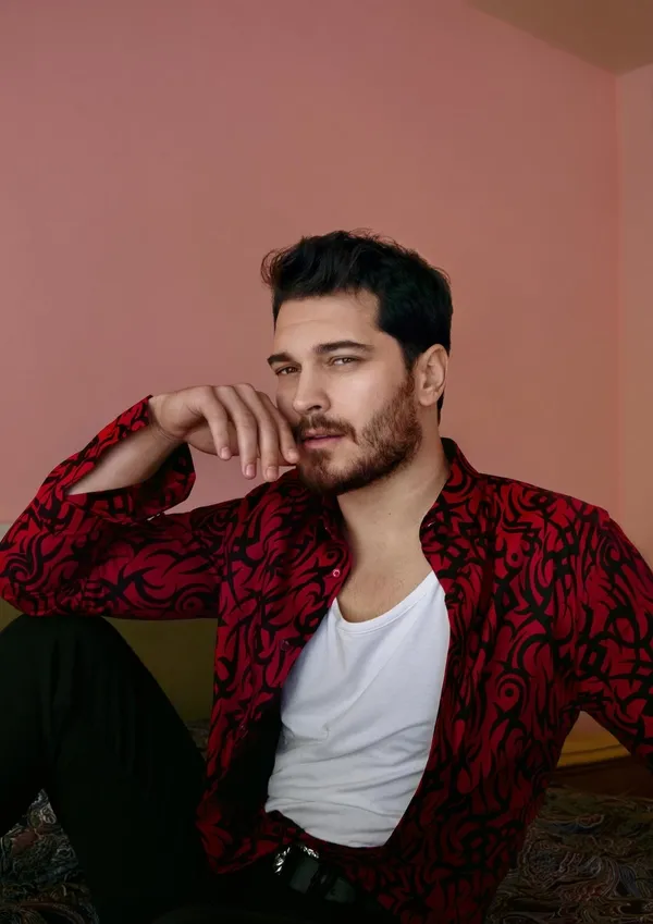 duygu-sarisindan-ayrilan-cagatay-ulusoydan-ask-bombasi-megerse-bir-aydir-1682232149245.jpeg Duygu Sarışın'dan ayrılan Çağatay Ulusoy'dan aşk bombası! Meğerse bir aydır... - 1