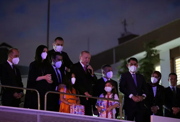 baskan-recep-tayyip-erdogan-ankarada-vatandaslara-hitap-etti-1625688491425.jpg Başkan Recep Tayyip Erdoğan Ankara'da vatandaşlara hitap etti - 4