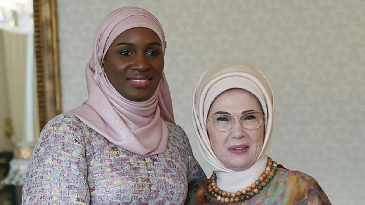 Emine Erdoğan Senegal liderinin eşi Faye ile bir araya geldi