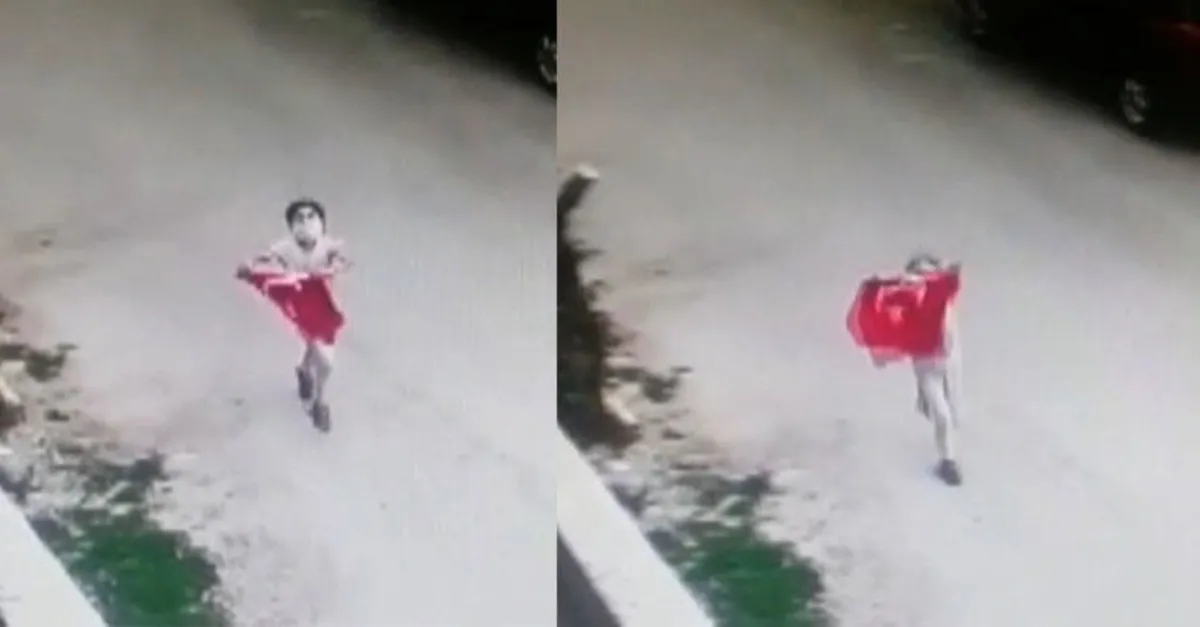 Küçük Ceren Arık'tan örnek davranış! Türk bayrağını yerden aldı... | Video