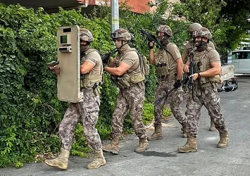 Mersin'de FETÖ'cülere şafak baskını! Çok sayıda adrese eş zamanlı operasyon