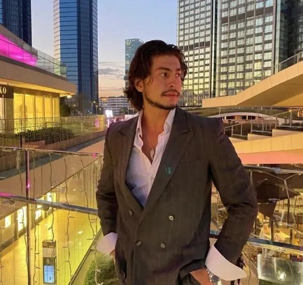 Kısmetse Olur Çağrı kimdir? Kısmetse Olur Aşkın Gücü YENİ YARIŞMACI Çağrı kaç yaşında, ne iş yapıyor?