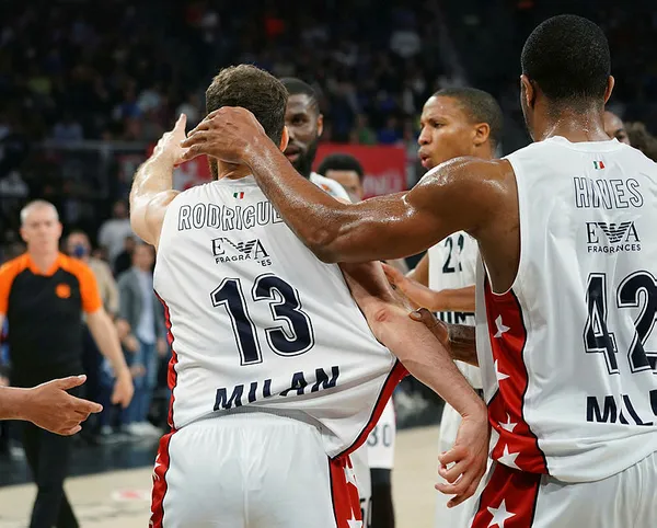 anadolu-efes-final-foura-yuruyor-anadolu-efes-77-65-olimpia-milano-mac-sonucu-ozet-1651012083978.jpg Anadolu Efes Final Four'a yürüyor! Anadolu Efes 77-65 Olimpia Milano (MAÇ SONUCU-ÖZET) - 1
