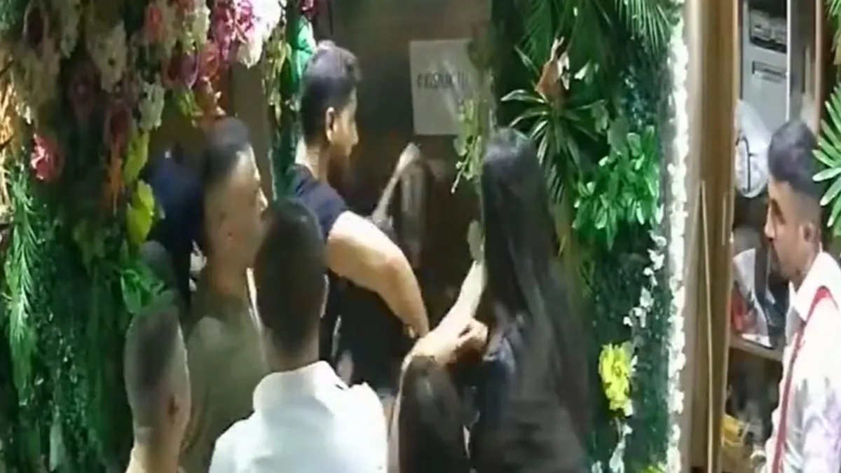 Üç kadına fazla hesap sonrası saldırı! 2 şüpheli gözaltına alındı! Bakan Yerlikaya: Kadına şiddet uygulamaya kalkan her kim olursa affetmeyiz