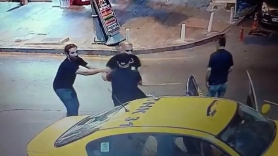 İstanbul'da dehşete düşüren olay! Önce silahla vurdular sonra sopayla dövdüler