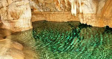 Mağaranın sırrı çözülemedi! Dağın eteklerinde keşfedilmeyi bekliyor