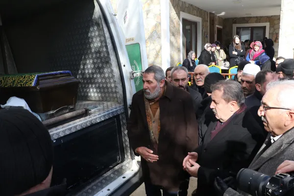 bbp-genel-baskani-mustafa-desticinin-babasi-ali-ihsan-destici-son-yolculuguna-ugurlandi-1675259081376.jpg BBP Genel Başkanı Mustafa Destici'nin babası Ali İhsan Destici son yolculuğuna uğurlandı - 2