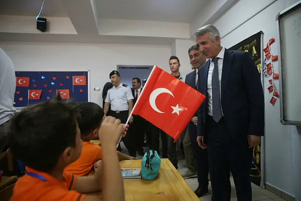 milli-egitim-bakani-yusuf-tekinden-ogretmen-atamalari-ve-mulakat-aciklamasi-1694468202137.jpg Milli Eğitim Bakanı Yusuf Tekin’den öğretmen atamaları ve mülakat açıklaması - 4