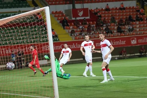 Türkiye 2-1 Azerbaycan (MAÇ SONUCU GOLLERİ VE ÖZET İZLE) - 4