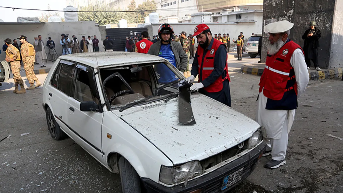 Pakistan'da intihar saldırısı: 6 ölü