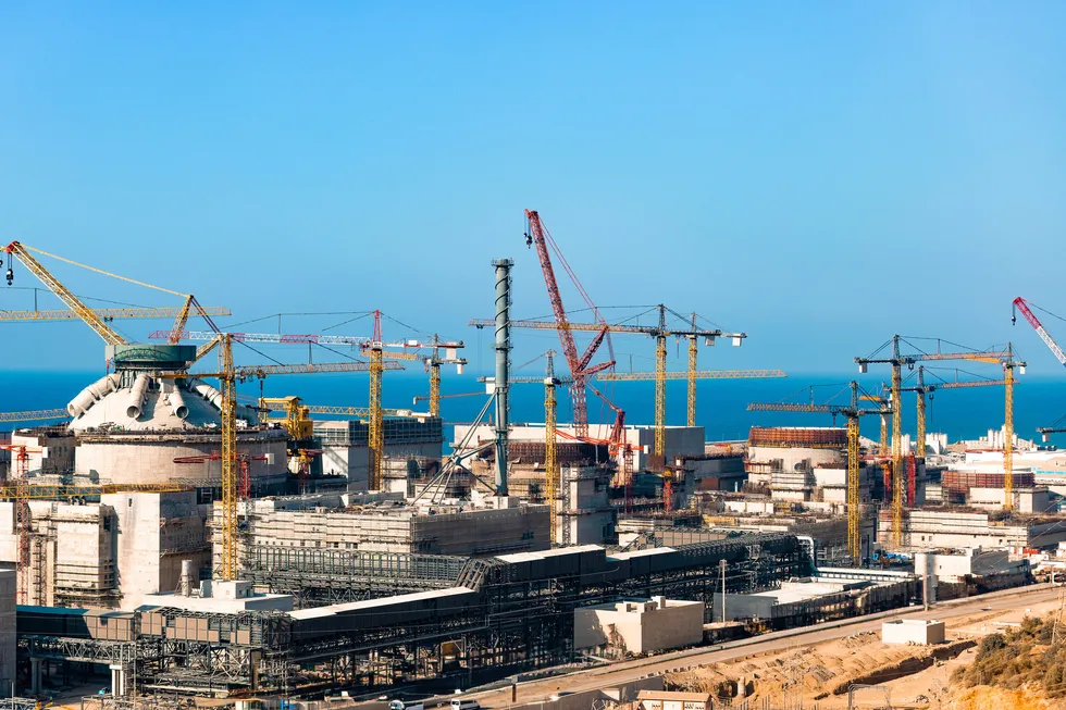 Türkiye’nin nükleer çağında tarihi eşik! Berat Albayrak'ın temellerini attığı dev projede ilk yakıt reaktöre indi - 2