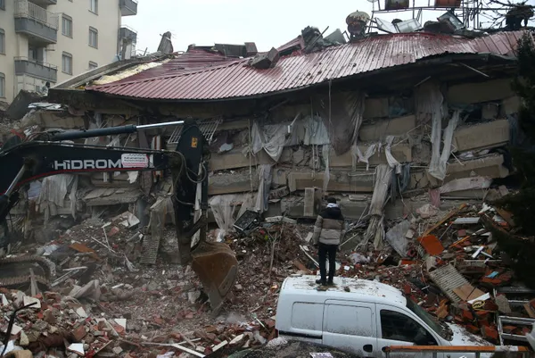 Dünyanın dört bir yanından Türkiye’deki Kahramanmaraş depremi nedeniyle yardım toplandı