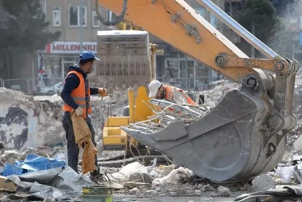 1681380170312.jpeg Galeria Sitesi'nin müteahhidi Sedat Eser tutuklandı! İhmaller zinciri ortaya çıktı | İşte ilk ifadesi... - 5