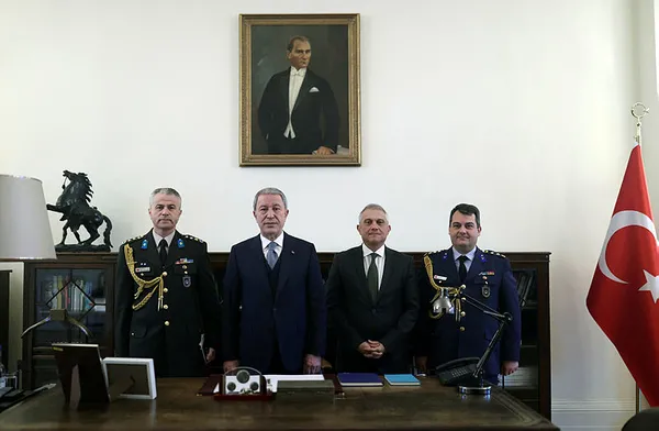 Bakan Hulusi Akar İngiltere Savunma Bakanı Wallace ile görüştü