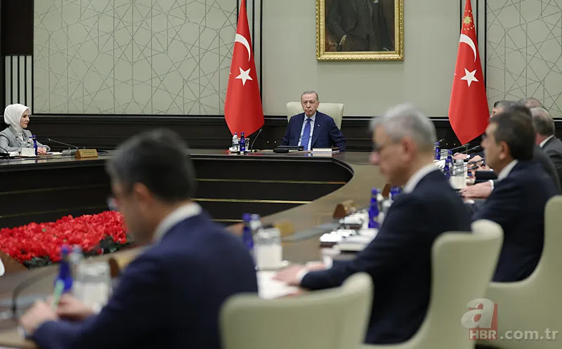 Kırmızı Kitap nedir, ne anlama geliyor? Devletin gizli anayasası Kırmızı Kitap hakkında merak edilenler... 1