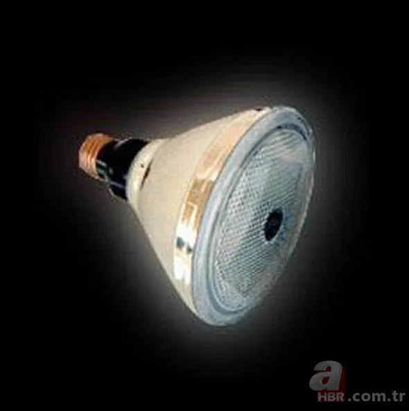 Kravattaki detay herkesi şoke etti