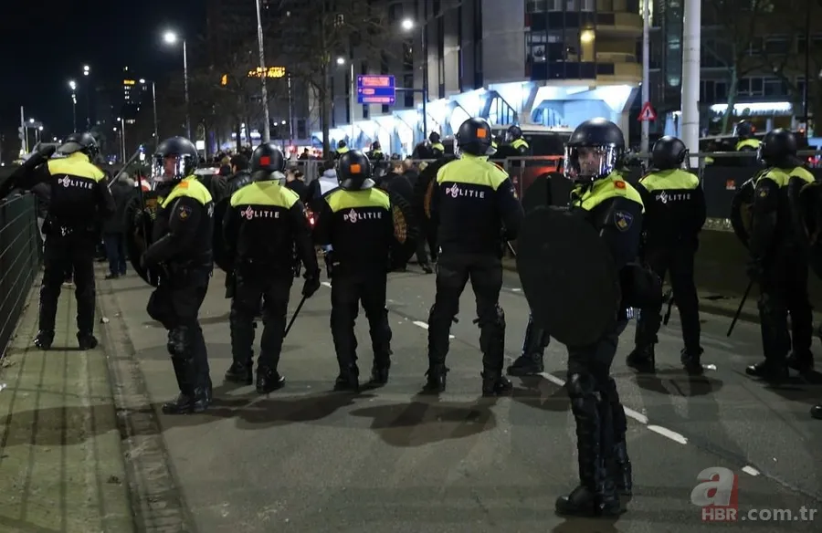 Hollanda'da Türk vatandaşlarına polis köpekleriyle müdahale 15