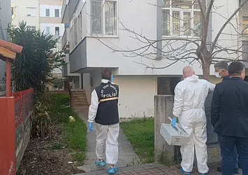 Eşinden ayrılıp bunalıma giren fotoğrafçı evinin balkonunda ölü bulundu