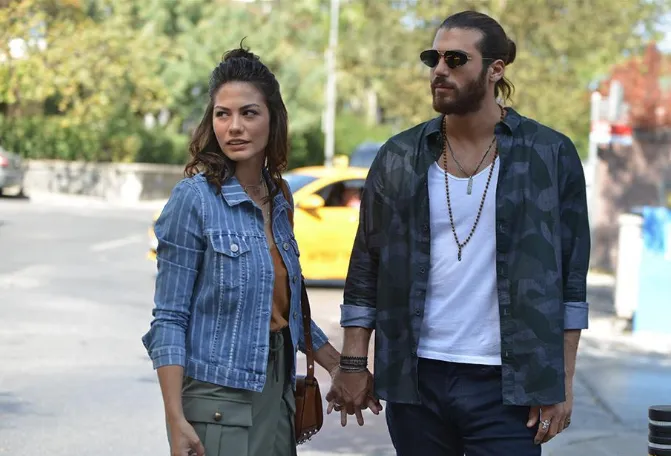 Demet Özdemir ile birlikte olan Can Yaman’dan olay yaratan paylaşım