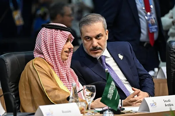 turkiyeden-gazze-hamlesi-dunya-mansete-tasidi-goz-kamastiran-gorusme-1708590249598.jpeg Türkiye'den Gazze hamlesi! Dünya manşete taşıdı: Göz kamaştıran görüşme - 1
