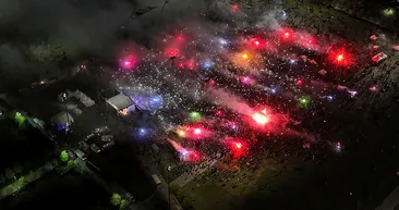 Trabzonspor’un şampiyonluk kutlaması! Karadeniz ’Bordo Mavi’ye büründü | New York Times geniş yer verdi