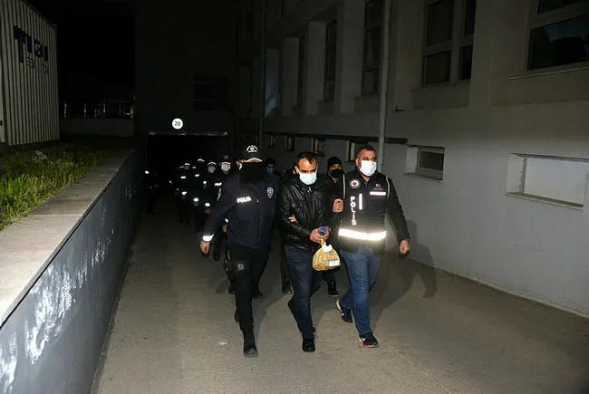 Adana dolandırıcılık ve rüşvet operasyonu! Kanser hastalarına vitamin ve ağrı kesici ilaç vermişler - 6